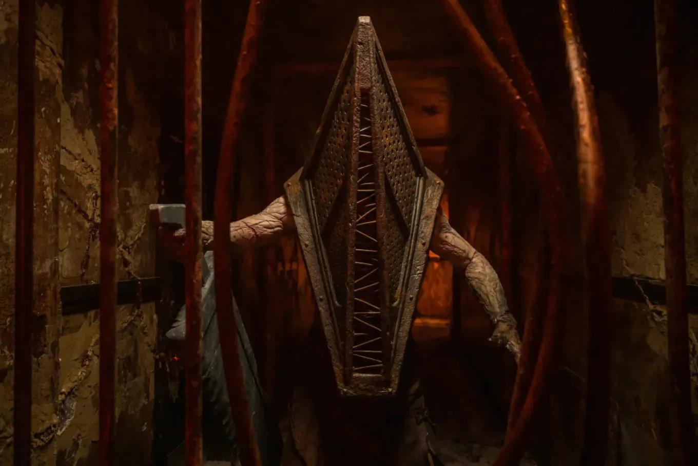 return-to-silent-hill-pyramid-head-1715870426175.webp